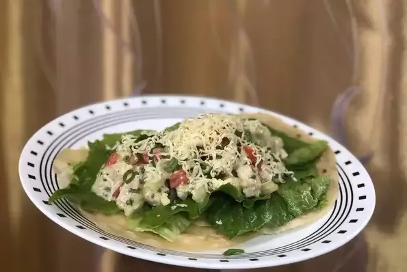 Romaine Lettuce with Chicken and Bacon