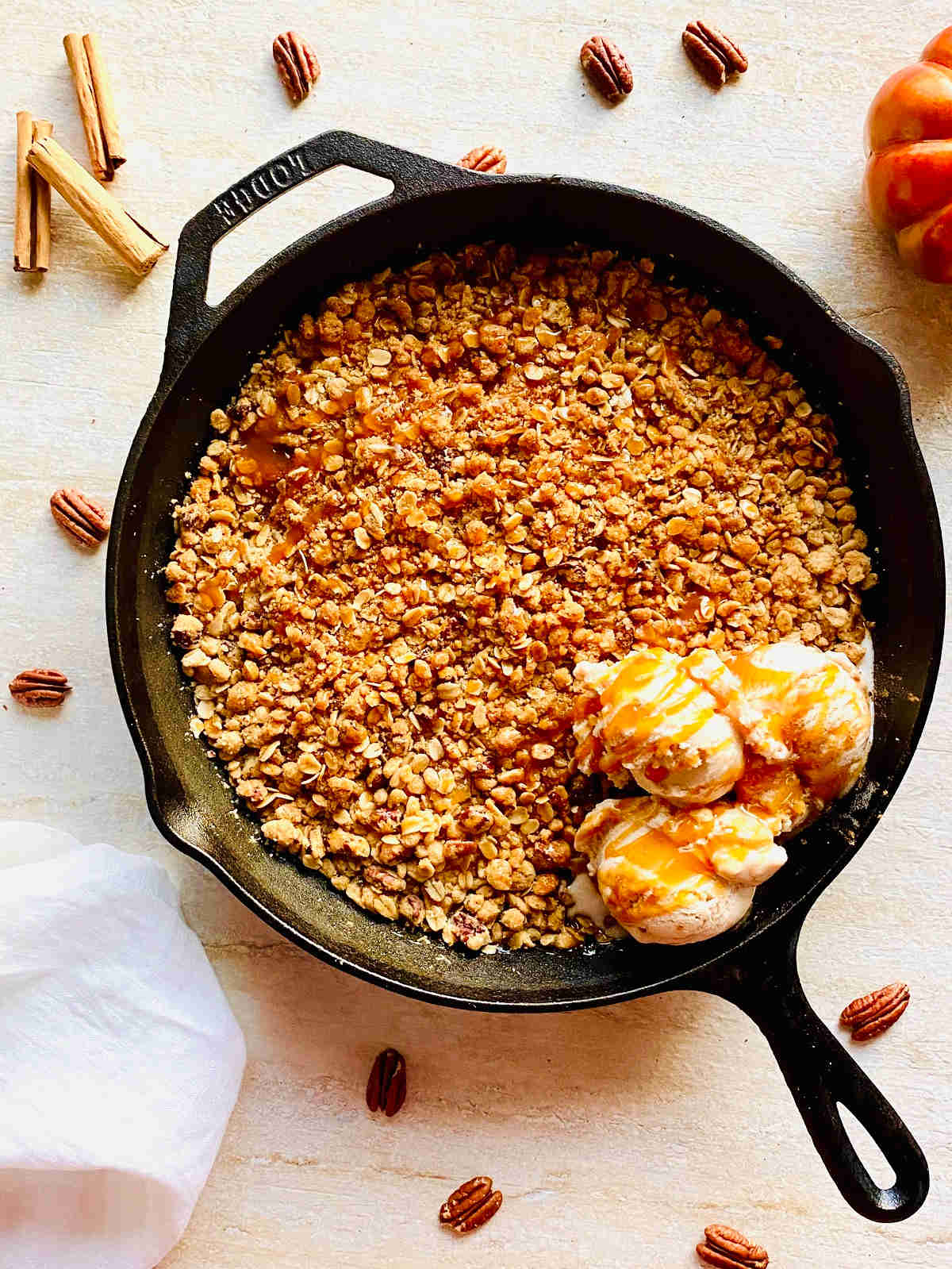 Skillet Apple Crumble Cake