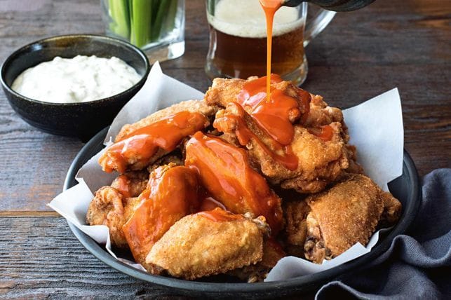 buffalo wings with blue cheese dip