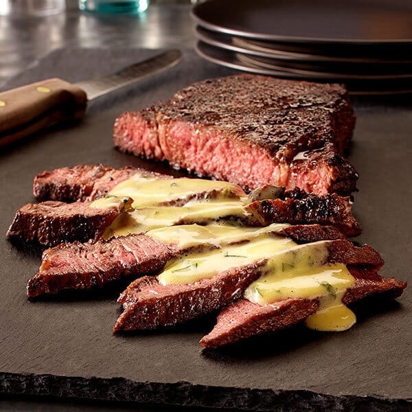 Beef steak with hollandaise sauce