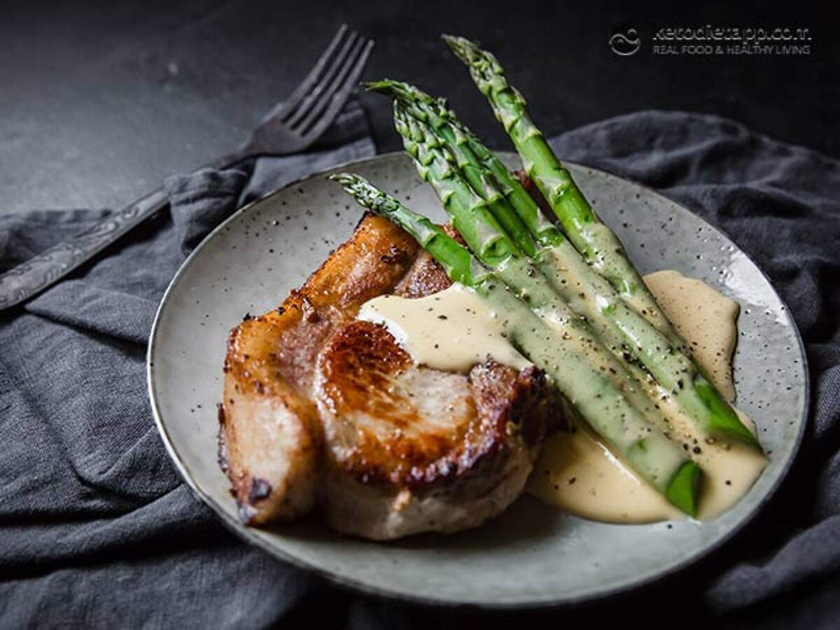 Easy Pork Chops With Asparagus and Hollandaise