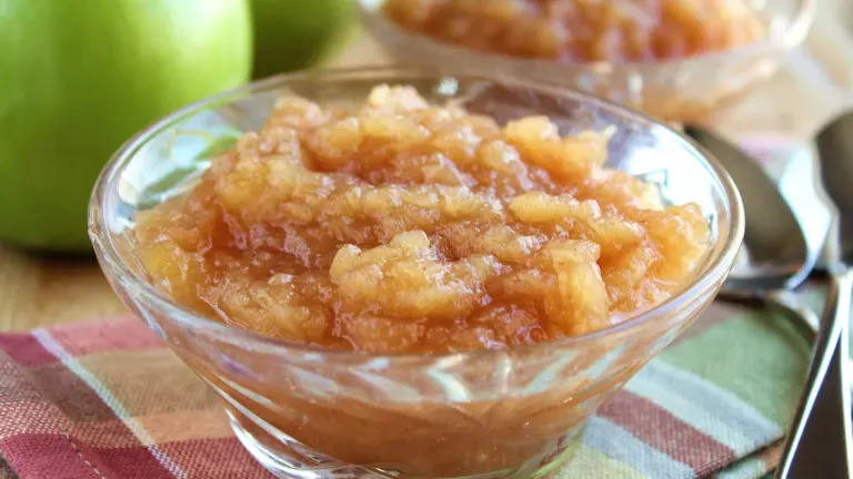Slow-Cooked Cinnamon Applesauce