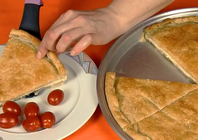 Cheese pie with creamy semolina filling