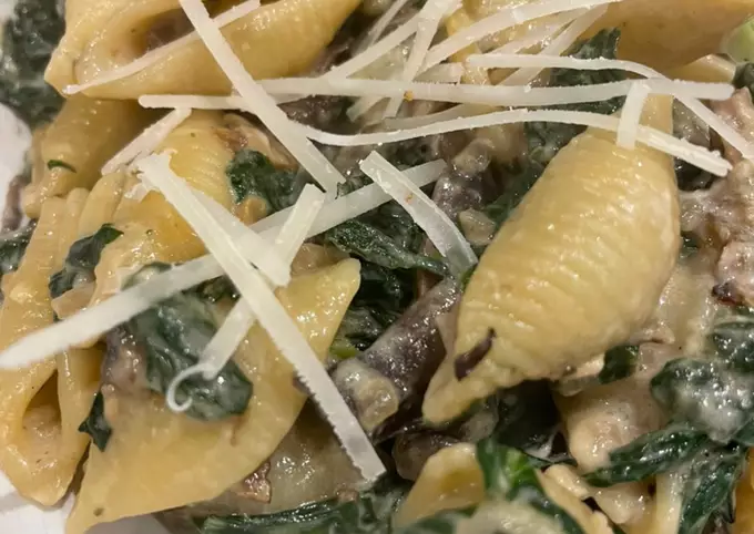 Spinach and mushroom pasta