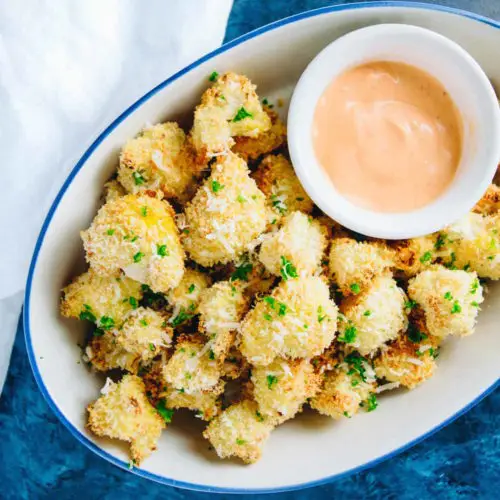 Crispy Cauliflower Bites with Sriracha Dipping Sauce