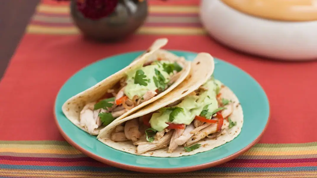 spicy chicken fajitas with creamy avocado sauce