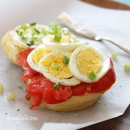 Egg-and-Tomato Breakfast Sandwich