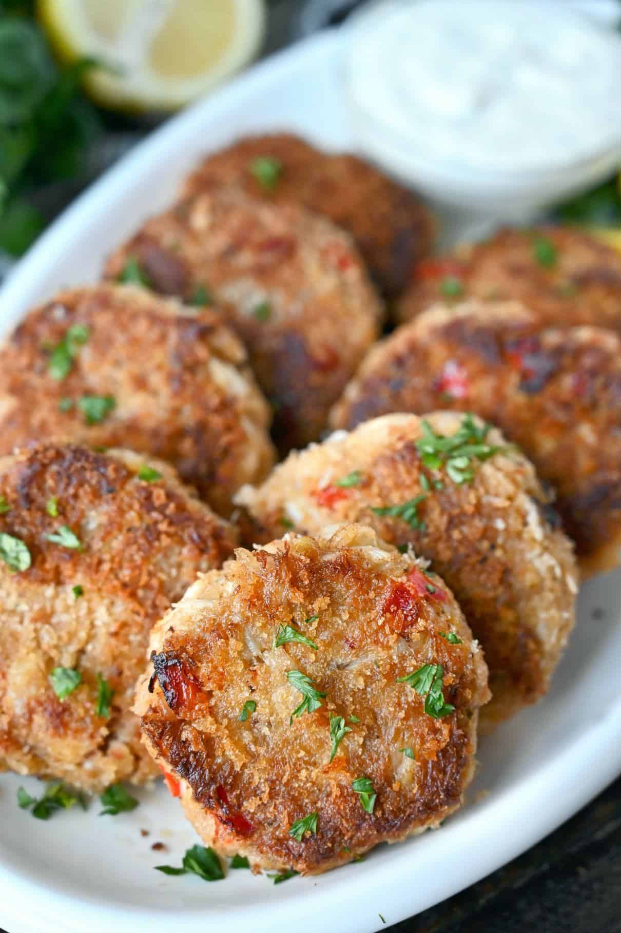 CRAB CAKES WITH LEMON DILL SAUCE