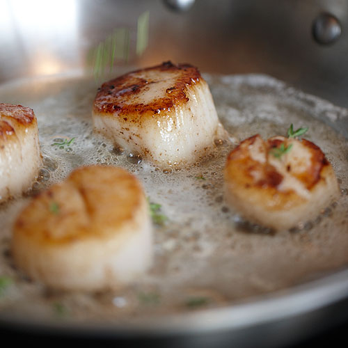 PAN-SEARED SCALLOPS WITH PROSECCO BUTTER SAUCE