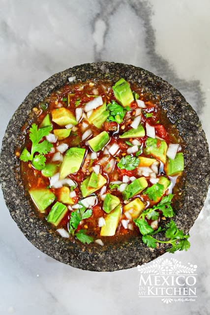 RED SALSA EN MOLCAJETE