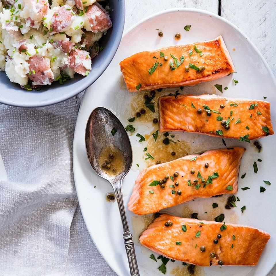 5-Ingredient Seared Salmon with Green Peppercorn Sauce (One-Pot)