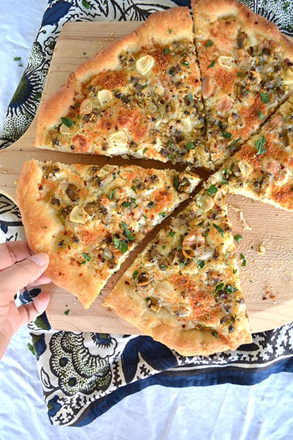 Connecticut's Controversial Recipe: White Clam Pizza Without Mozzarella