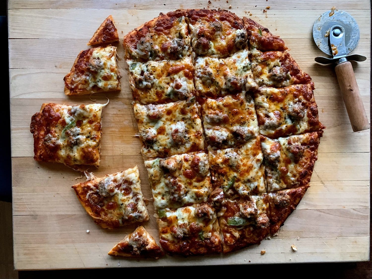 Illinois's Controversial Recipe: Chicago-Style Pizza Cut in Squares