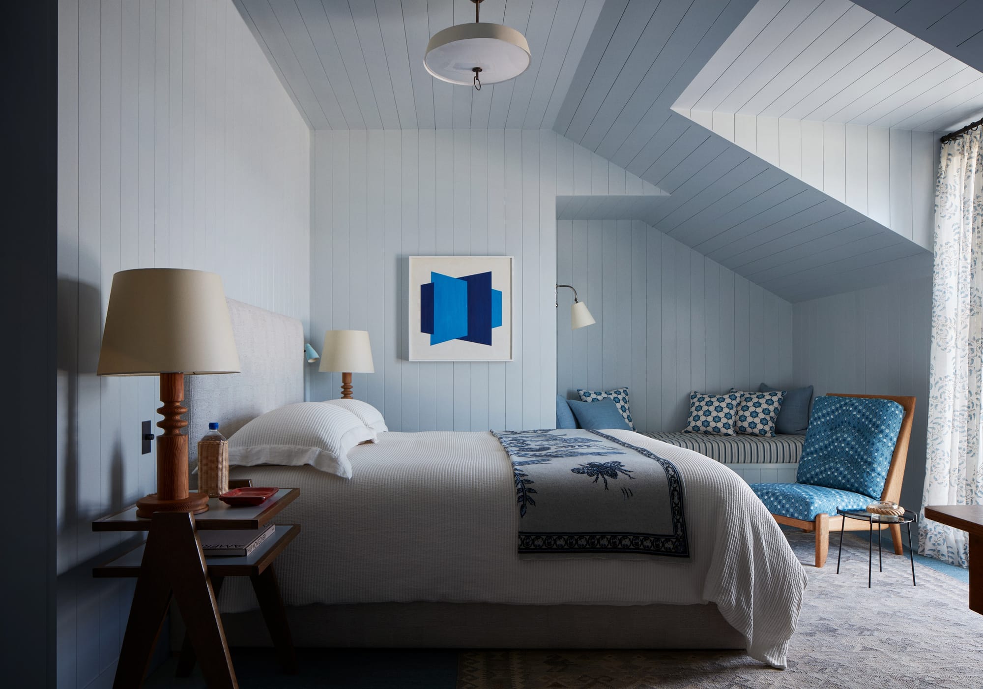 Use rich colors on the wall and baseboard in your master bedroom