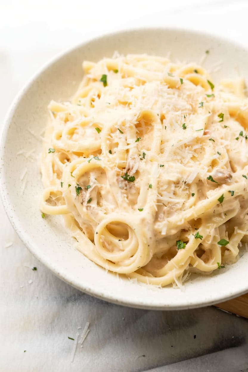 15 Minute Easy Garlic Pasta