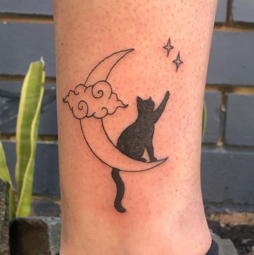 animal with moon tattoo