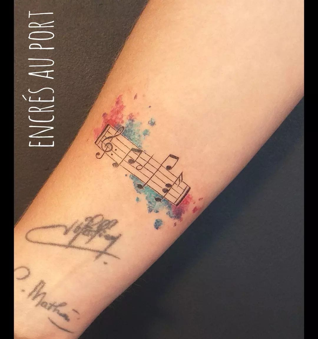 a dazzling glitter tattoo with a music note