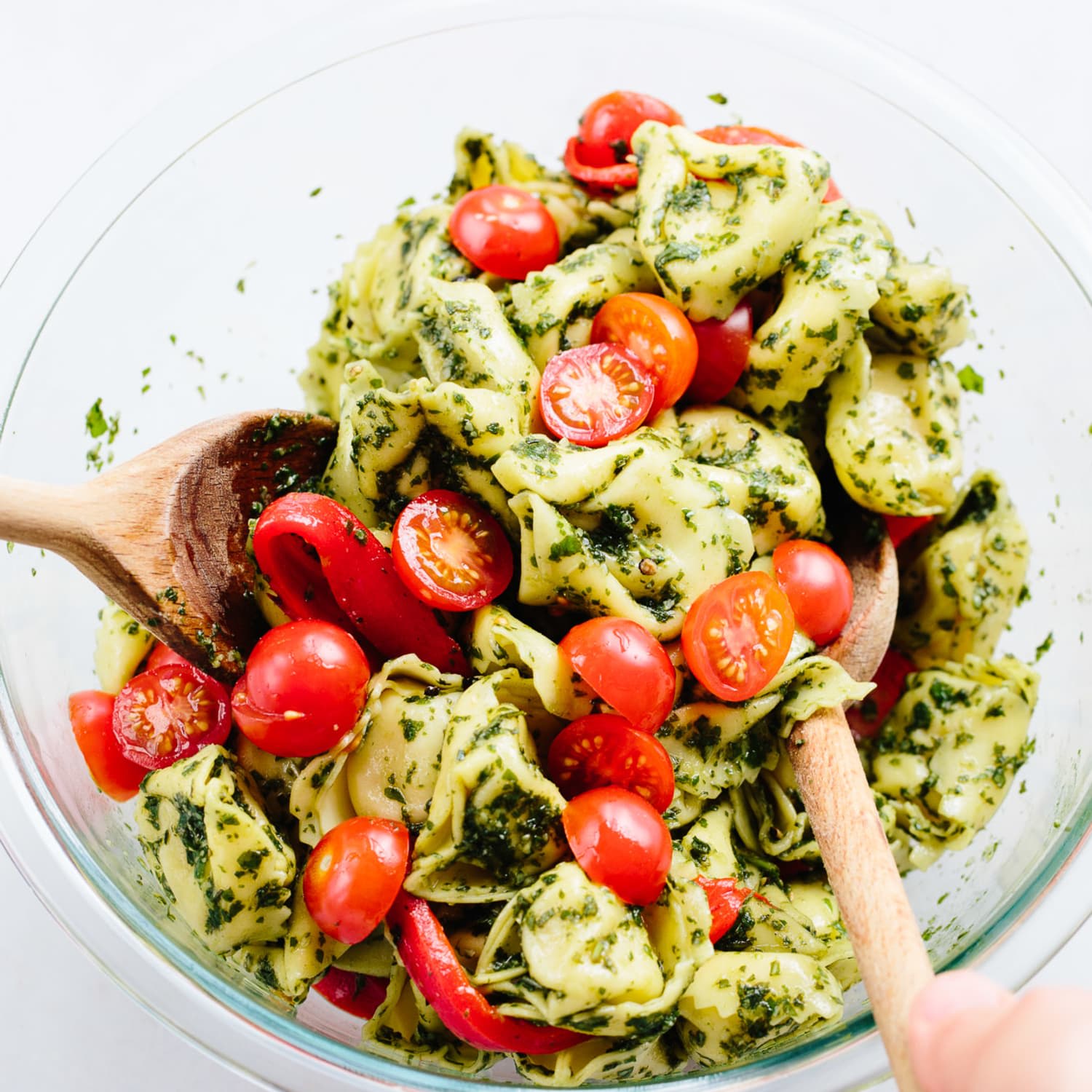 Easy Pesto Tortellini Pasta Salad