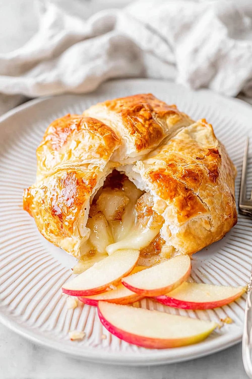 Baked Brie in Puff Pastry (w/ fig jam!)