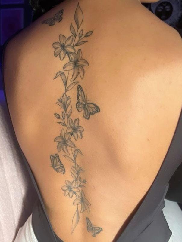 Delicate florals dance down the spine in this breathtaking botanical cascade, where hand-drawn flowers intertwine with graceful butterflies in perfect harmony. The soft linework and organic flow create an almost watercolor-like effect that follows the natural curve of the back beautifully 🌸 Such an elegant way to celebrate nature's gentle beauty through ink!