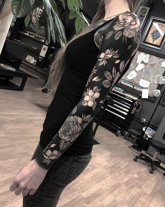 Botanical artistry blooms across this stunning full sleeve, where delicate roses and wildflowers create a dreamy garden wrapped around the arm. The soft pink petals against bold black linework strike the perfect balance between feminine elegance and dramatic contrast 🌸 What makes this piece truly special is how the floral elements flow seamlessly from shoulder to wrist, creating a cohesive story that moves with every gesture.