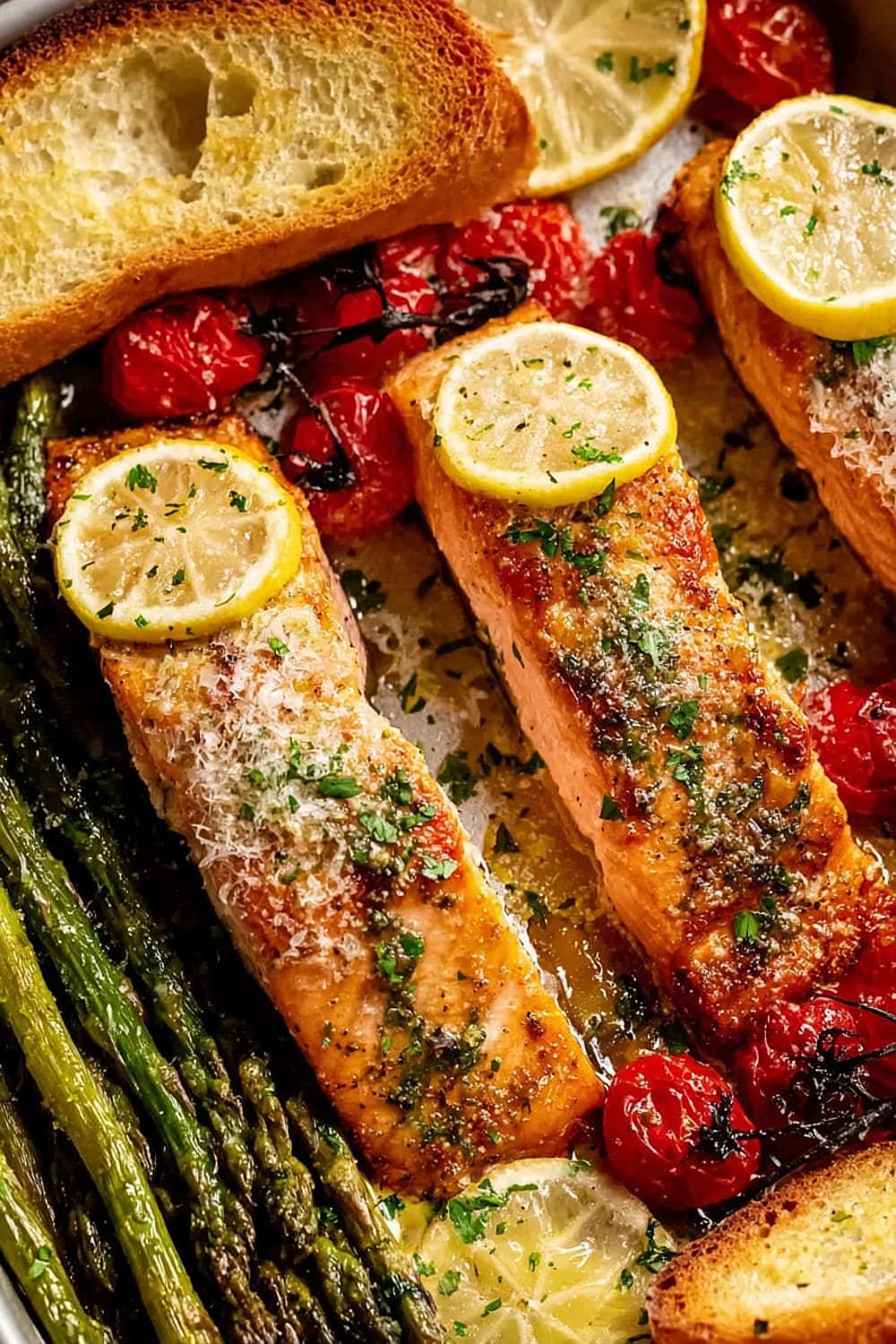 Lemon Garlic Salmon Tray Bake – Easy & Healthy!