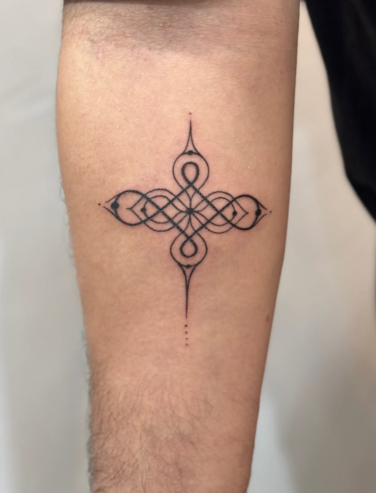 Delicate linework transforms into a mesmerizing geometric mandala that flows like liquid symmetry down this forearm. The intricate knotwork pattern creates an almost Celtic-meets-sacred geometry vibe, with each interwoven loop adding depth and movement to the overall design ✨ Perfect placement for a piece that deserves to be admired from every angle.