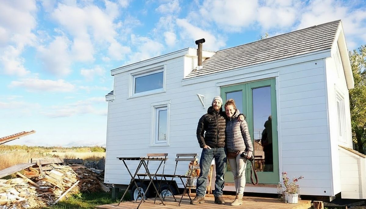 Tiny House Built in 40 Days — Cozy, Winter-Proof Design