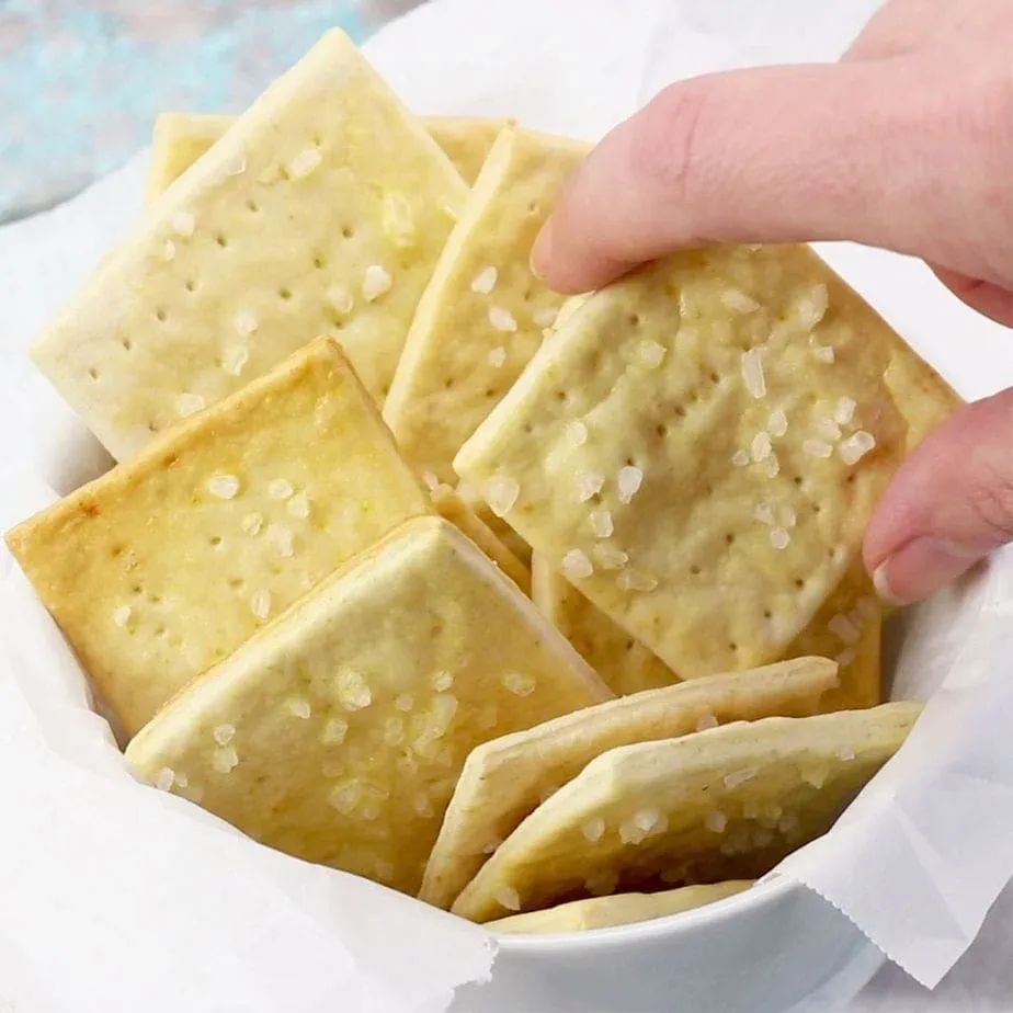 What Crackers to Eat with Tuna (8 Kinds)