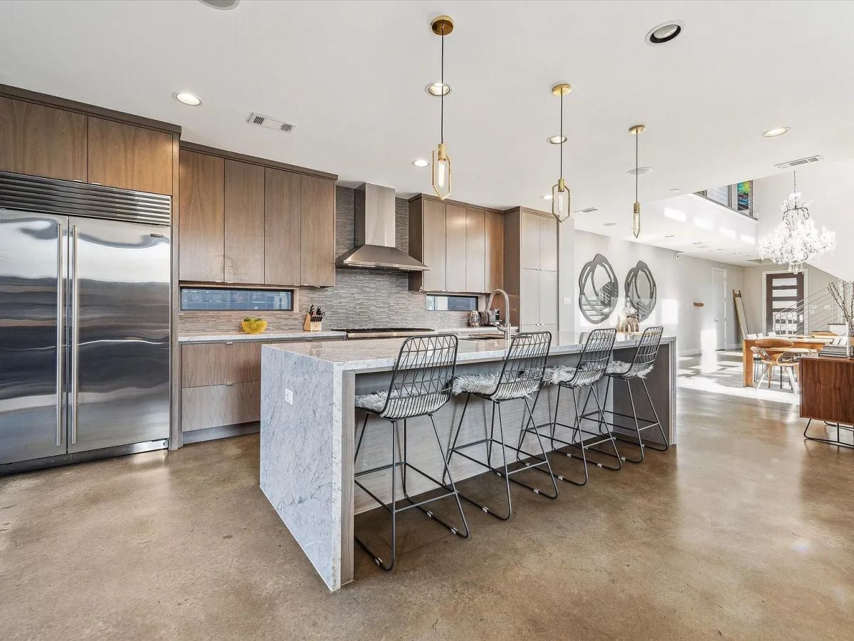 Houston Homeowner Just Slashed 76K Off Hyde Park Dream With Chef’s Kitchen & Resort Pool