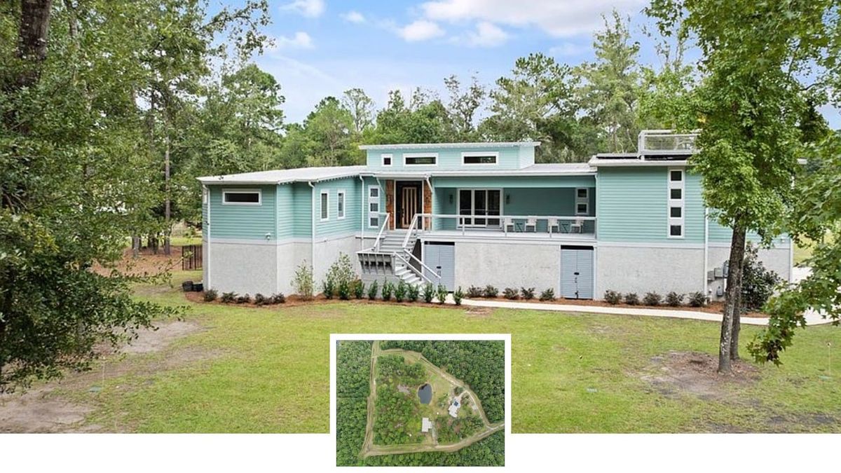 3-Bedroom Single Family Home with 4 Baths and Barn on 99 Acres