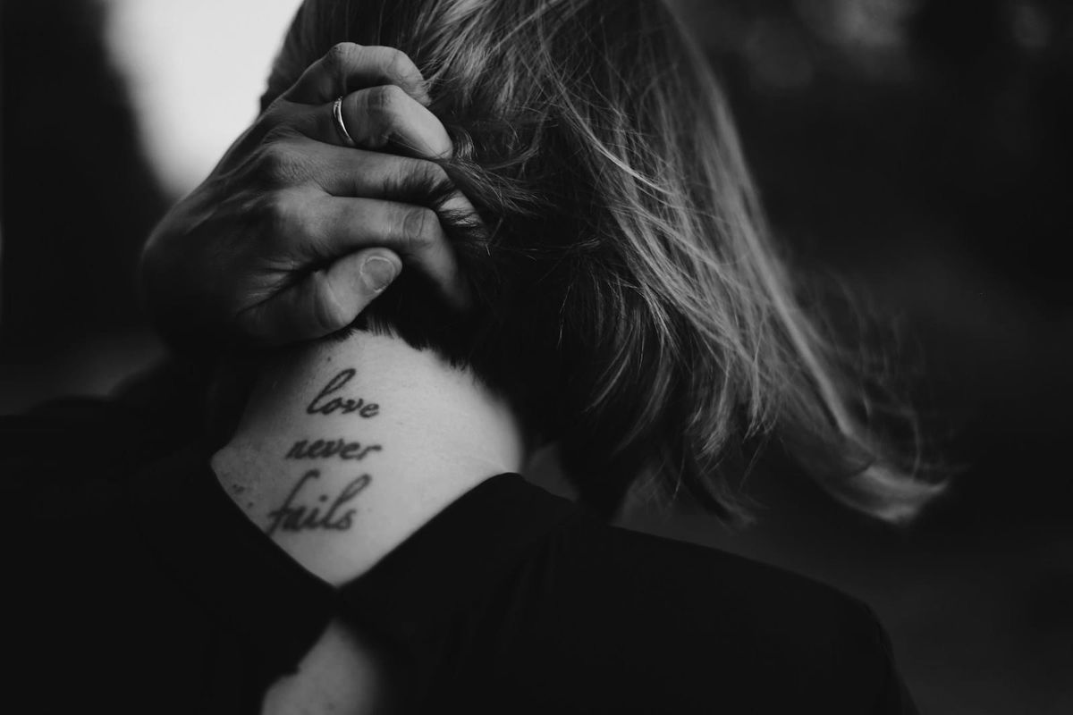 26 Chic Neck Tattoos for Women That Make a Bold Statement