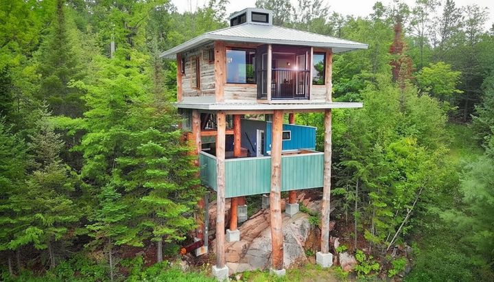 The Treehouse Built on Nine Hemlocks — Reclaimed Materials, Full Comfort