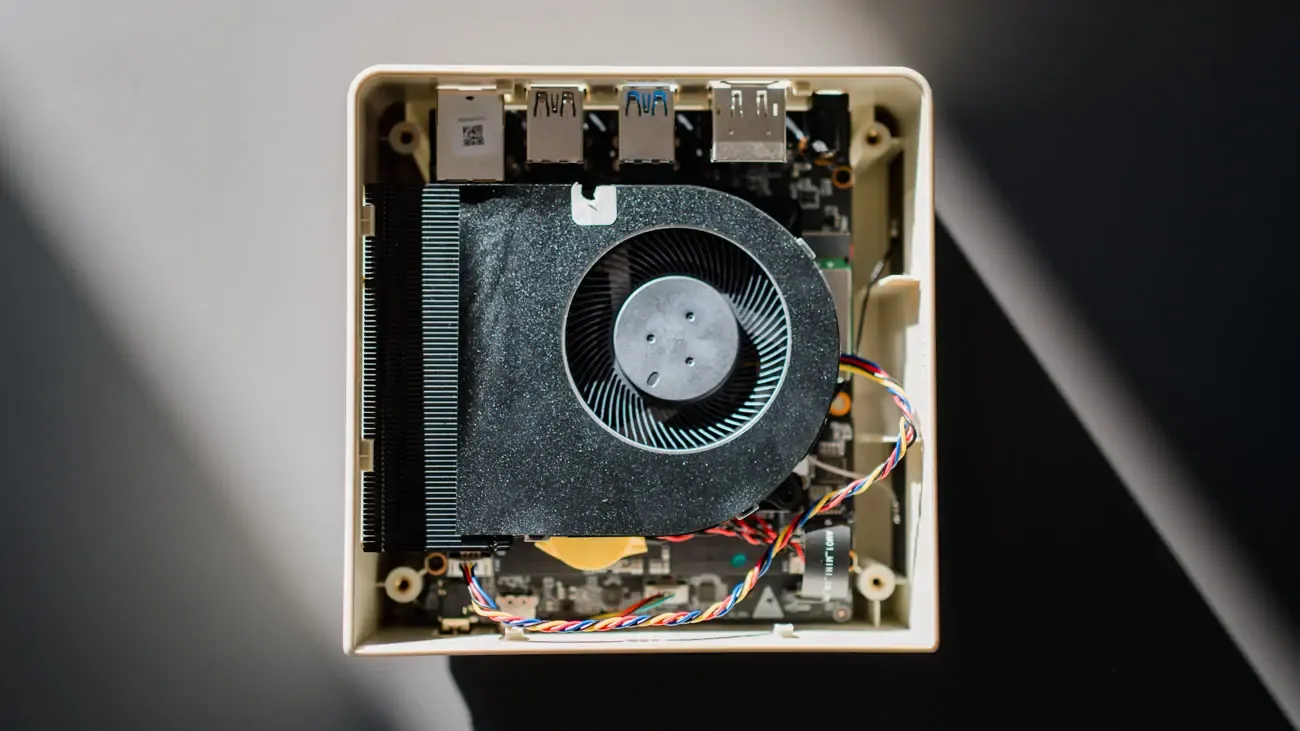 Inside the AYANEO AM01