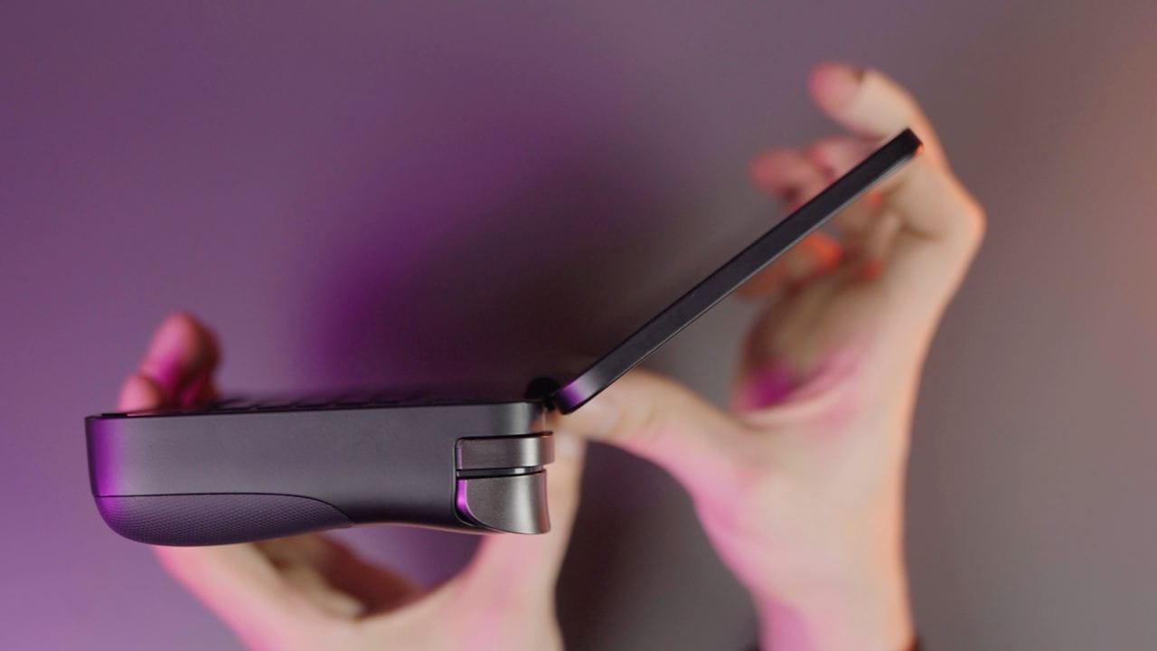 The hinged screen on the AYANEO Flip KB