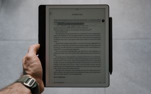Kindle Scribe 2 Review: Bigger, Better, Still Not a Notepad