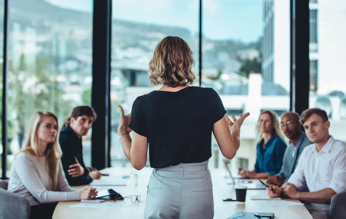 woman talking with investors - How to Tell Investors That You’re Shutting Down 