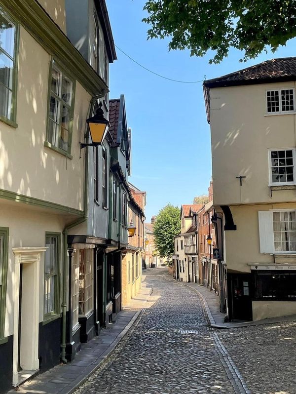 Inspiration photos the walk from where I stayed, into the city.