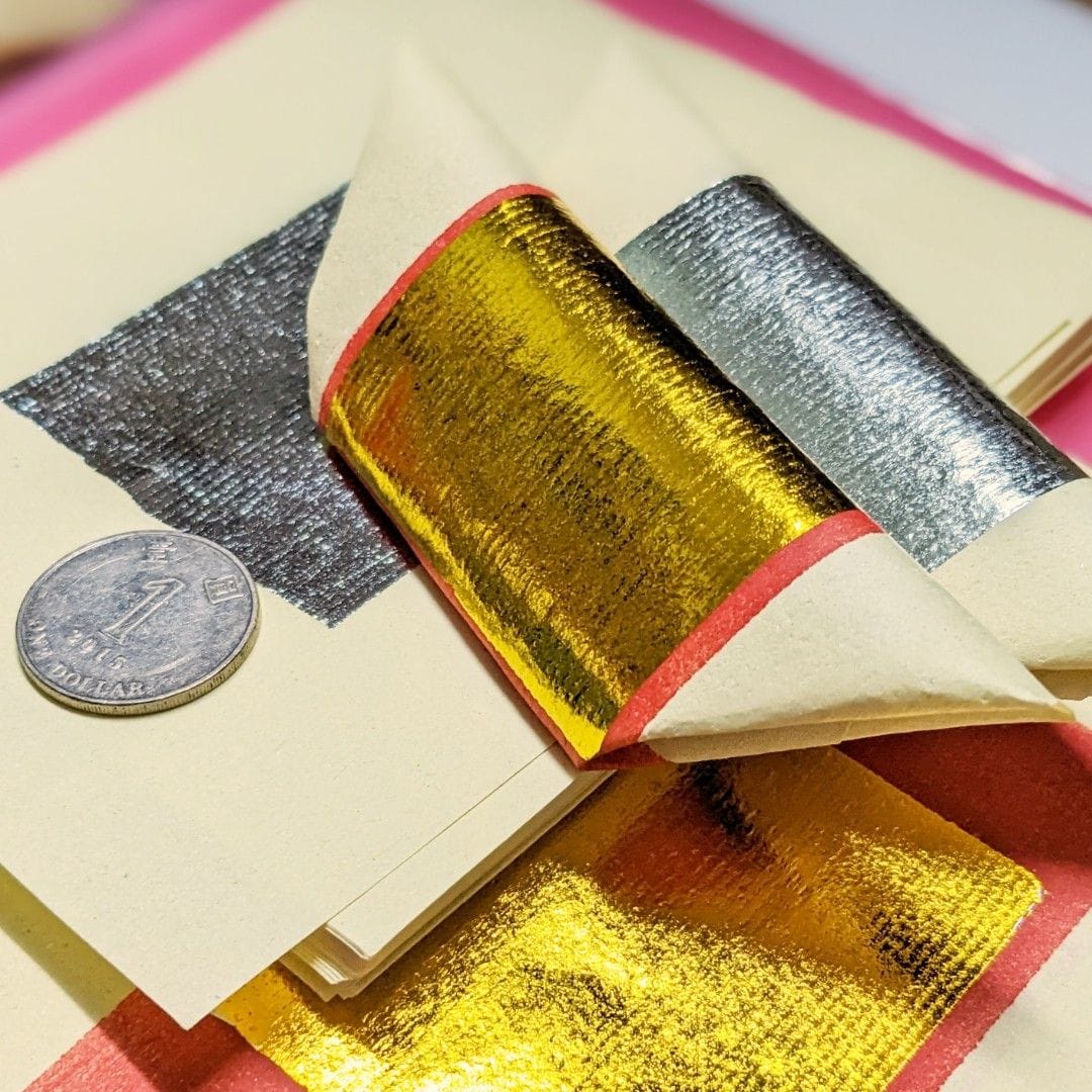 金銀紙造型嘅&nbsp;Tote Bag。(資料來源：Carousell)