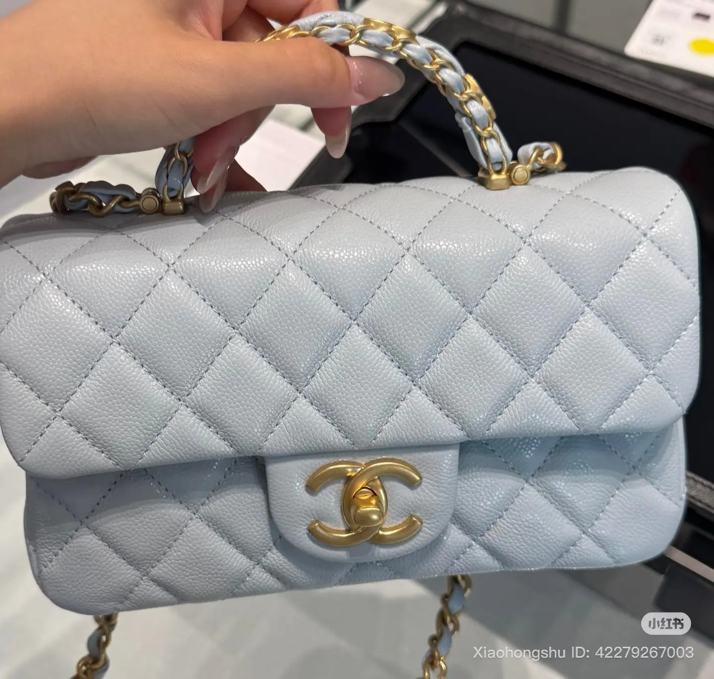 網民分享Chanel Mini Flap Bag - Blue (資料來源:小紅書)