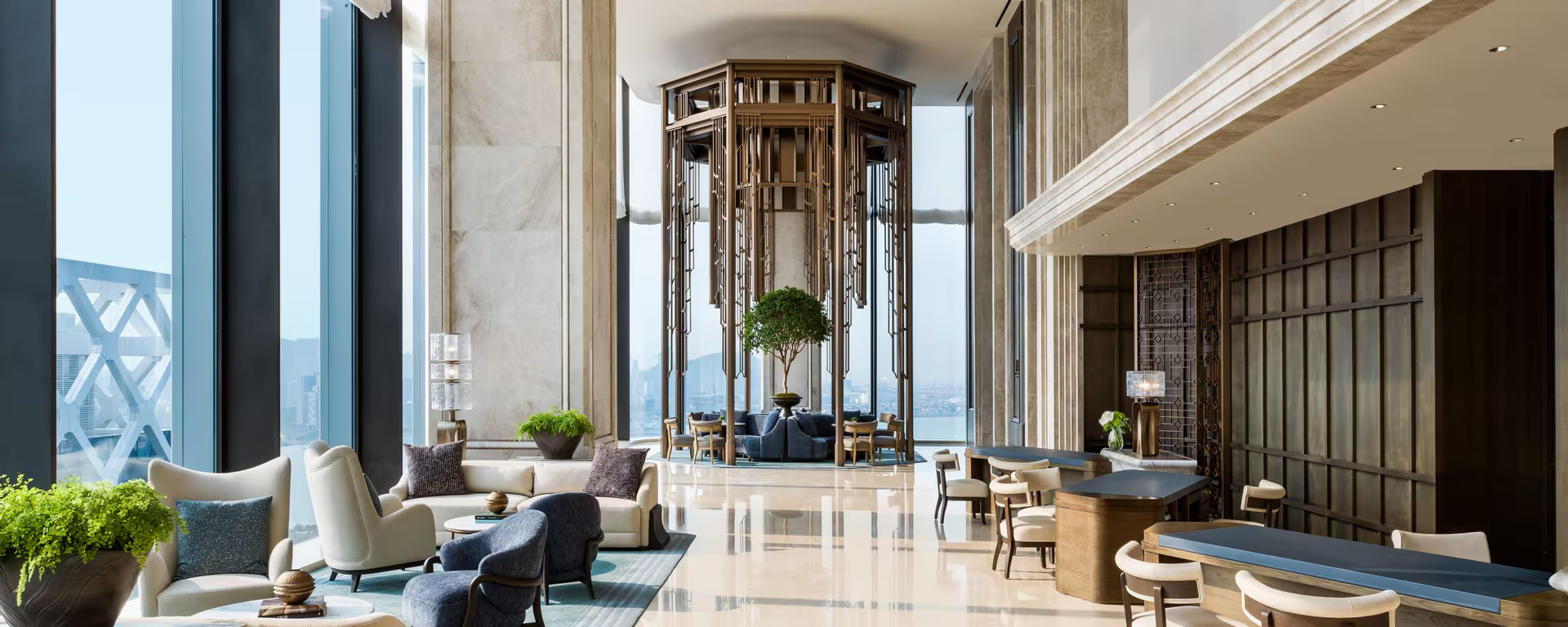 深圳前海華僑城瑞吉酒店 The St. Regis Shenzhen Bao’an大堂設計。(資料來源:萬豪集團官方網站)