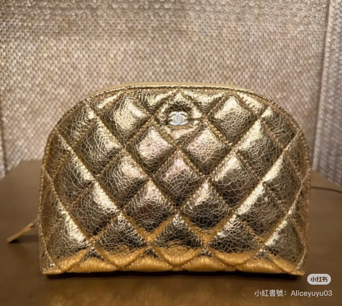 CHANEL 26X 化妝袋。