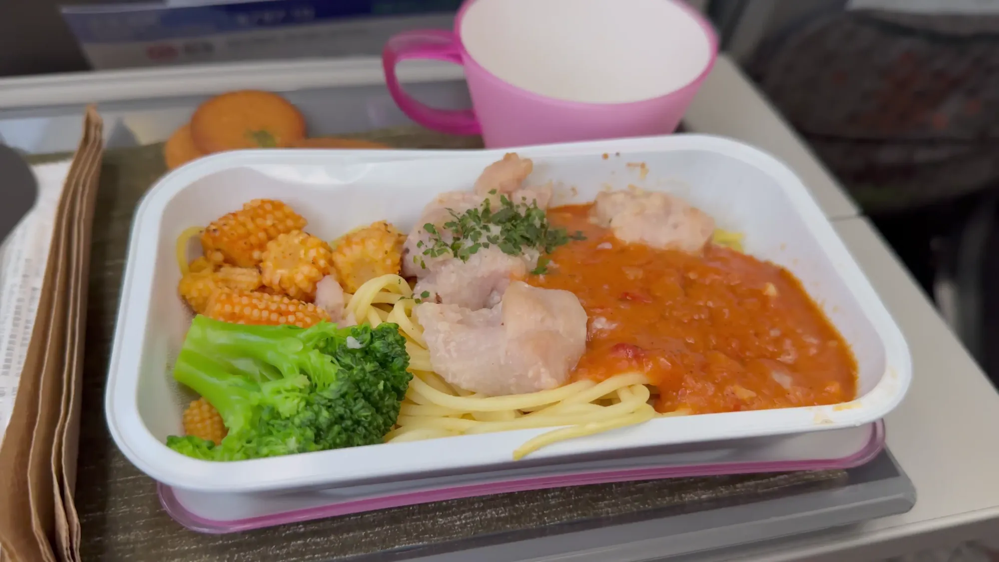 熱食安排：短途線仍然保留「真正一餐」