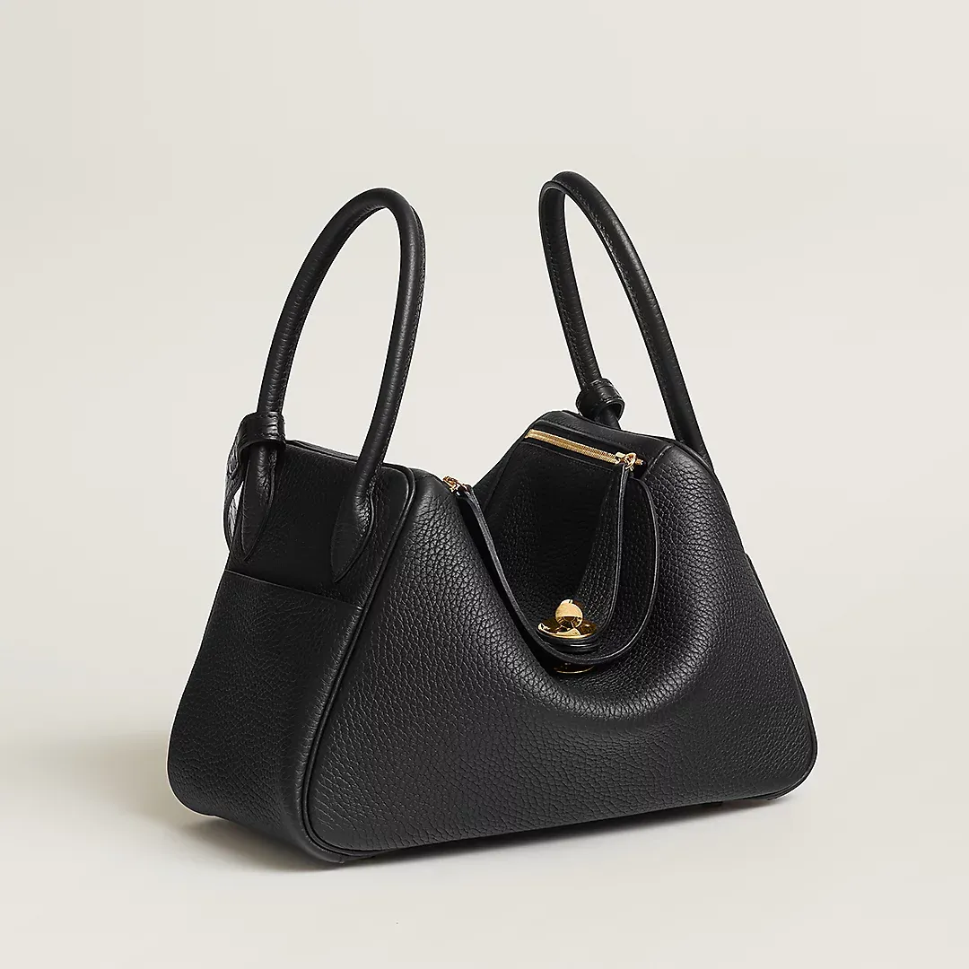 Hermès Lindy 26&nbsp;手袋外觀示意圖說：Hermès Lindy 26，屬品牌非&nbsp;quota&nbsp;手袋款式之一。