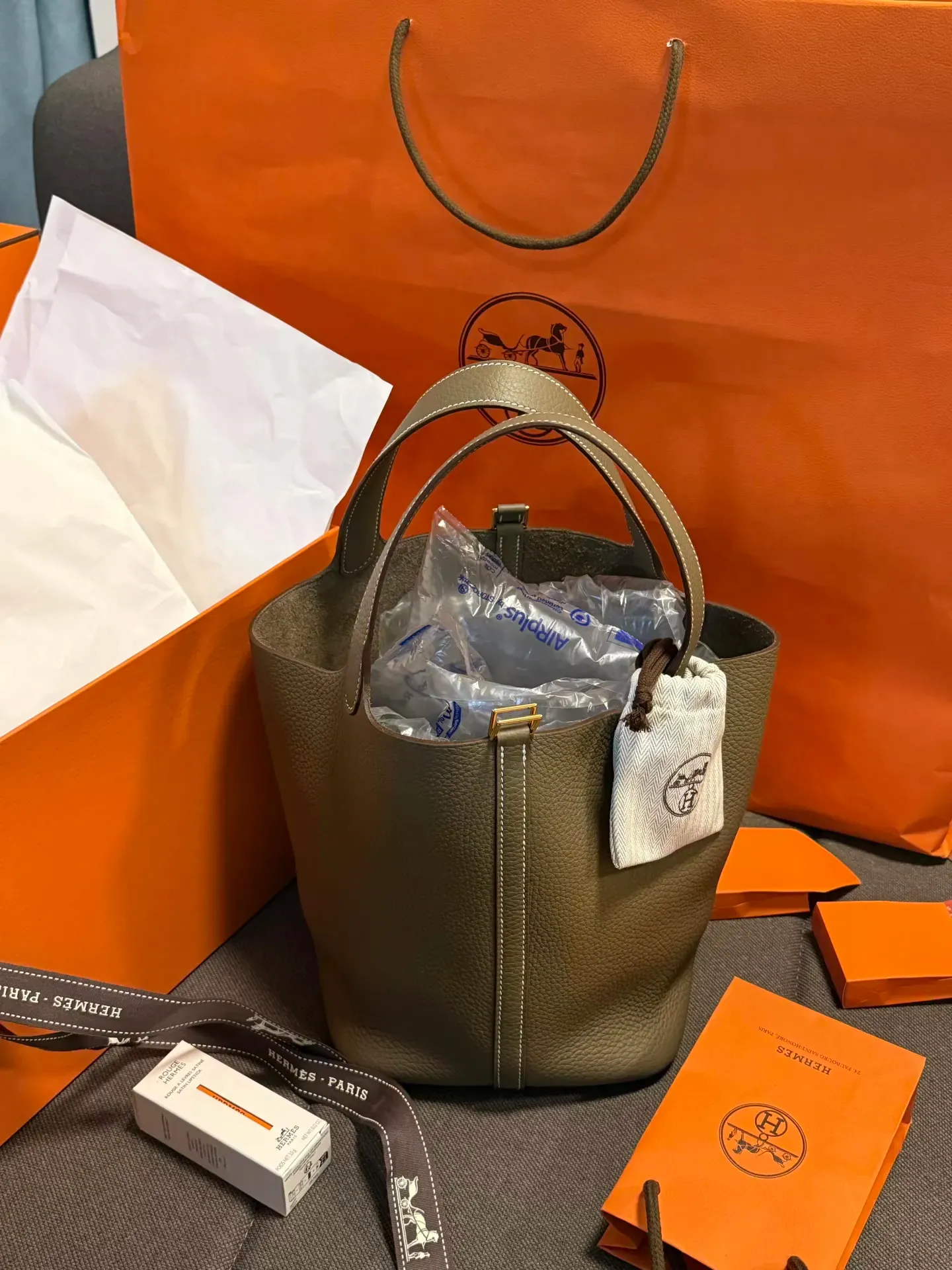 Picotin 22&nbsp;大象灰連原裝紙袋、盒及額外購買之唇膏