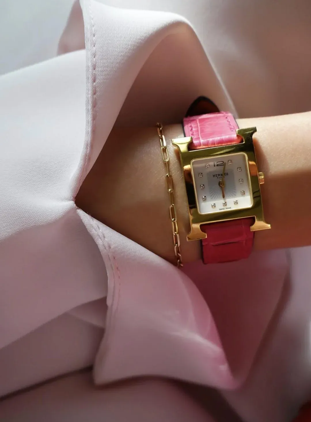 準媽媽帖主於社交平台發文尋求意見（looking for advice），考慮入手&nbsp;Hermès Heure H（H Watch）作為產後紀念禮物。