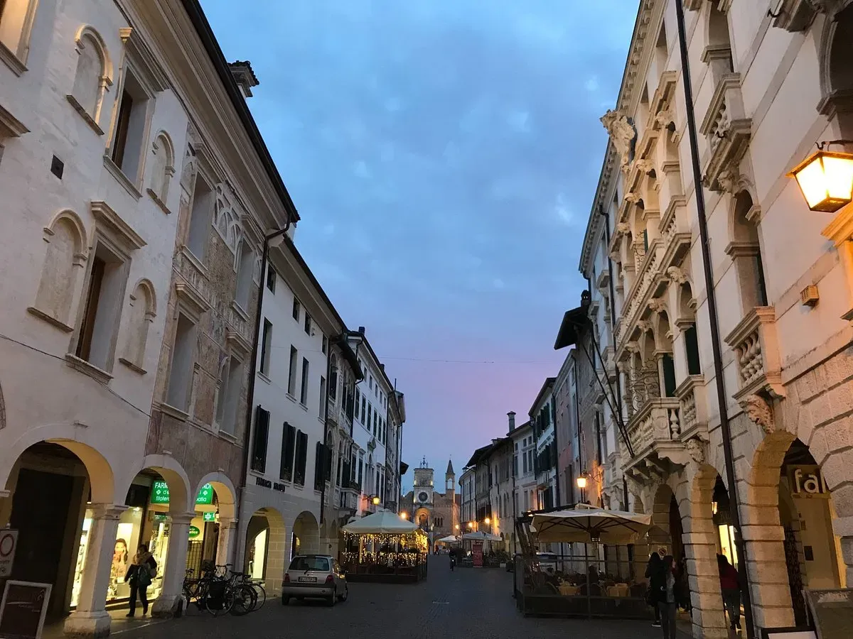 意大利東北部城市&nbsp;Pordenone，今次離奇竊案發生地。賊人從住宅撬窗入屋，翻箱倒籠尋找財物。