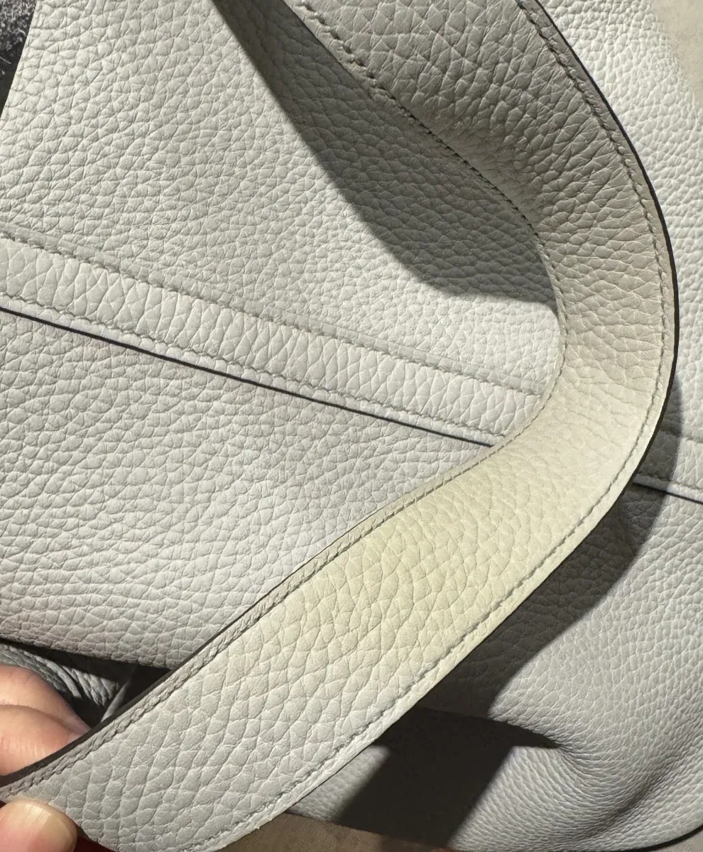 白色系&nbsp;Picotin&nbsp;手柄發黃情況