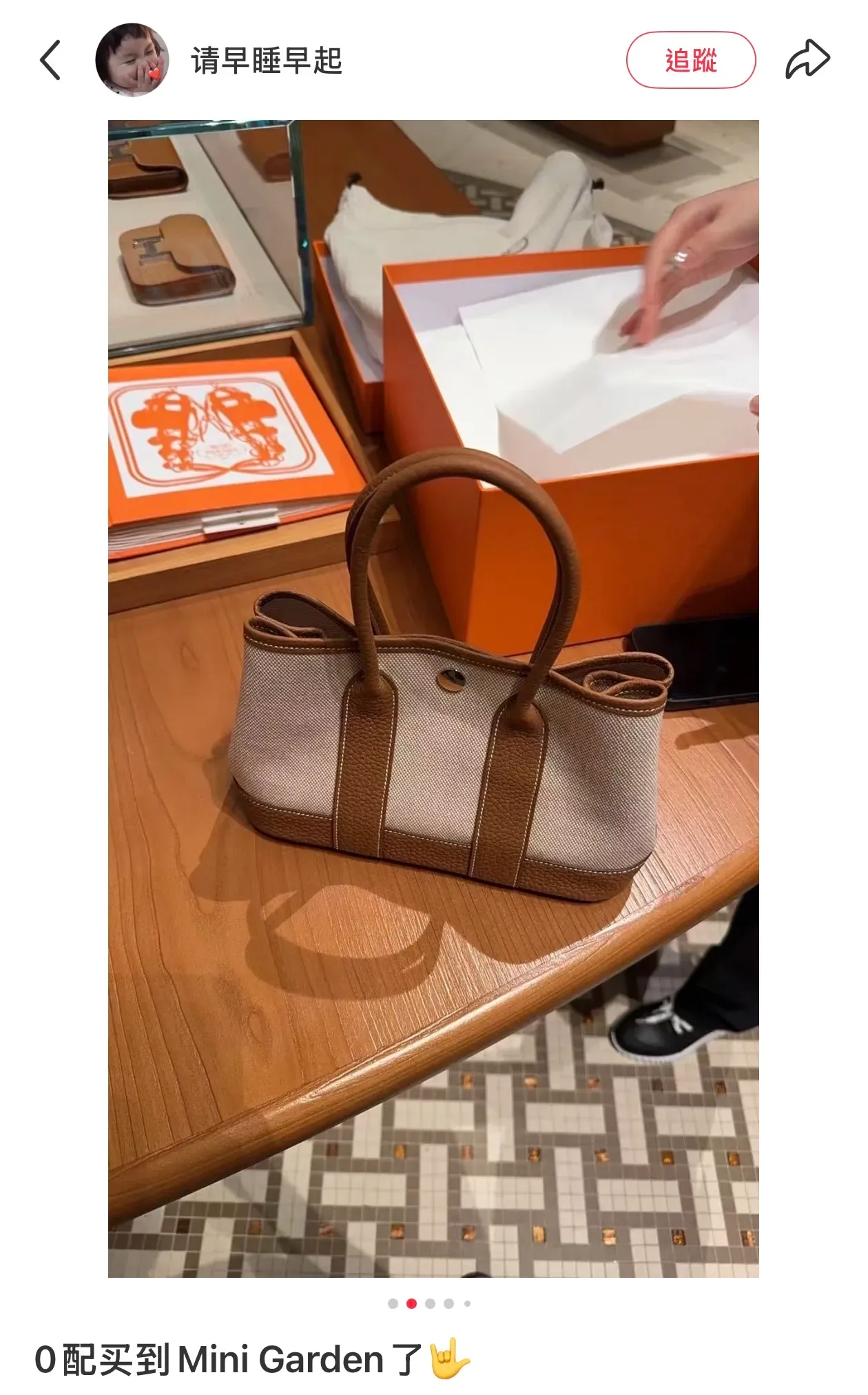 網民分享於Dubai Mall Hermès 專門店內部實拍畫面,顯示當日未有預約情況下仍成功進店,並由 Sales 接待。