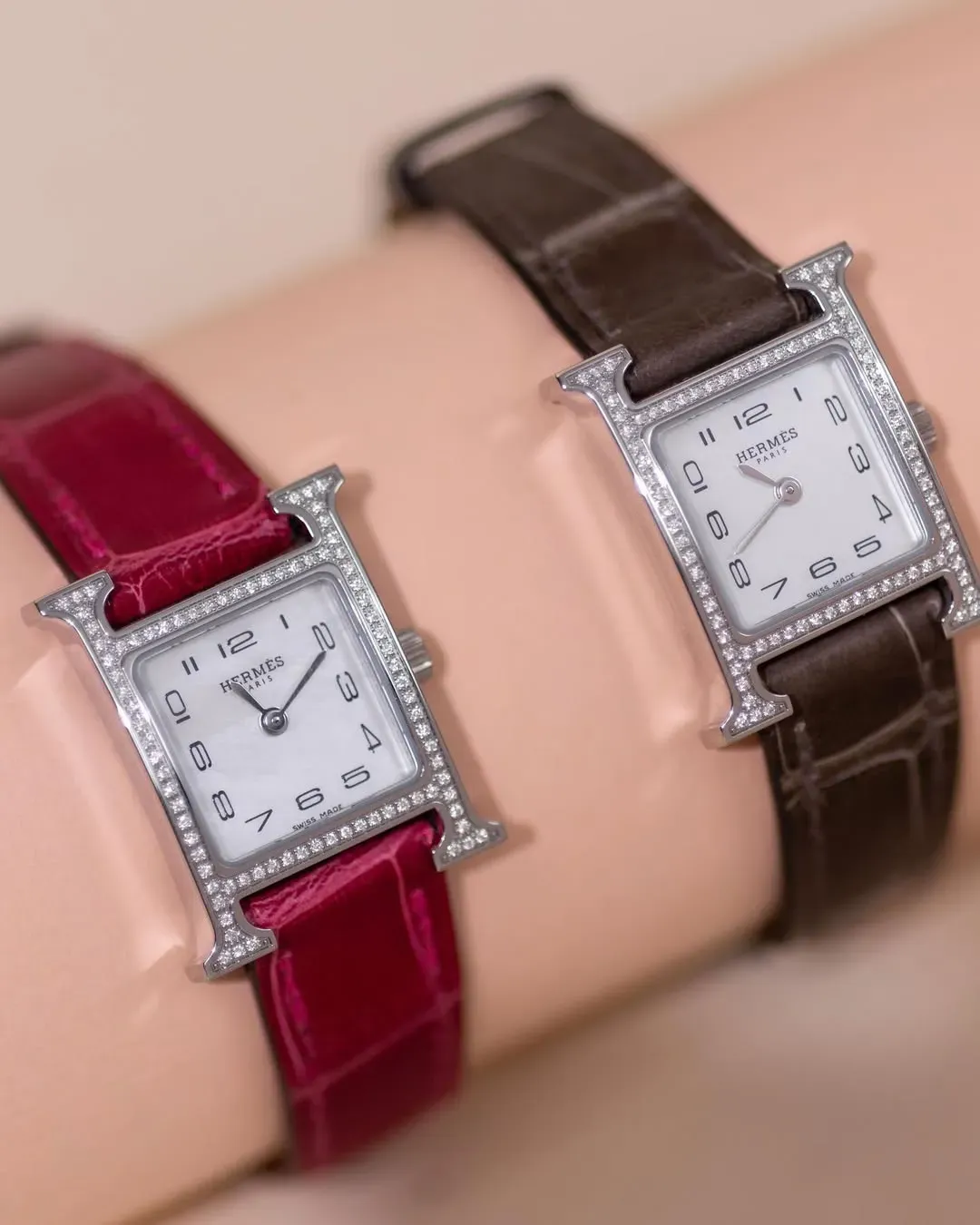 Heure H&nbsp;支援更換錶帶設計，可按場合轉換風格，例如小牛皮或鱷魚皮款式，延長整體使用彈性。